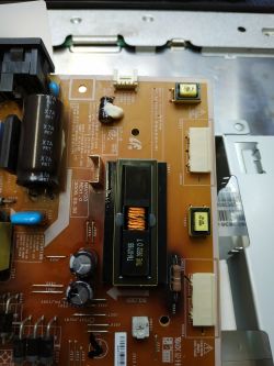 Monitor Samsung F2380: gaśnie po 2 sekundach - czy przepalony rezystor jest przyczyną?