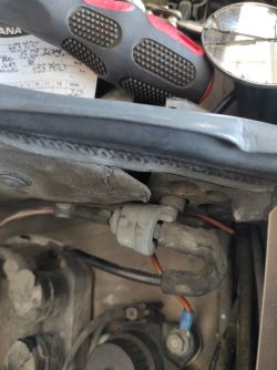 Lokalizacja podciśnienia w Mercedesie W124 rok 1988 3.0 benzyna - gdzie podłączyć przewód?