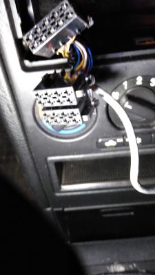 Jak podłączyć radio Philips 22RC200//65 do Opla Astry G?