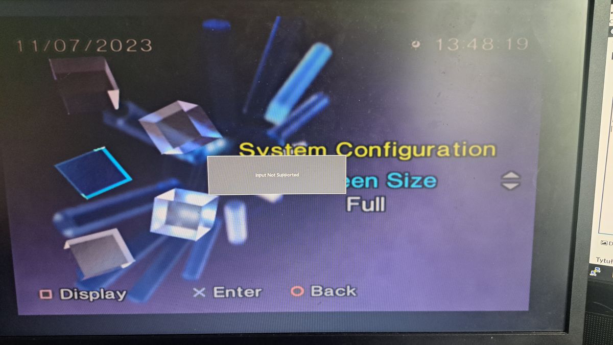 Komunikat 'Input not supported' na monitorze Lenovo D2220 po