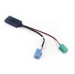 Moduł Bluetooth z dwoma przewodami zakończonymi wtyczkami.