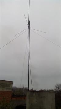 Czy przebicie w złączu anteny CB stacjonarnej jest normalne?