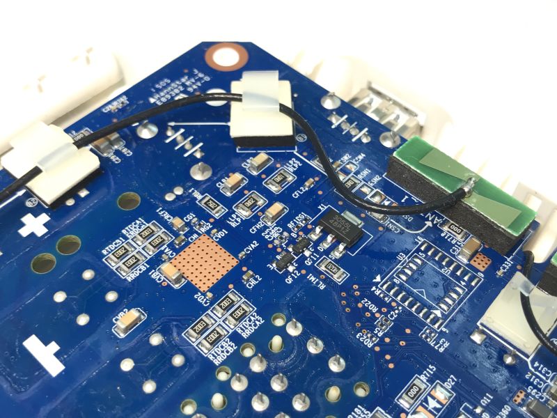 Wnętrze routera ADSL Wi-Fi Telekom Speedport W724V 2013