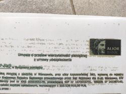Wydrukowany dokument z nierównym tłem i pikselami, z logiem Alior Bank po prawej stronie.