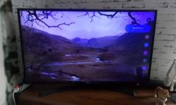 LG 43UJ635V - Przebarwiony obraz duże rozlane niebieskie przebarwienia