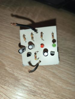 [Praca] [Ogłoszenie] Pomogę w tworzeniu płytki PCB (KiCad, termotransfer i trawienie, lutowanie)