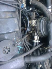 Peugeot 106, odłączony przewód podciśniania (identyfikacja zdjecia)