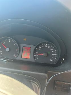 Deska rozdzielcza VW Craftera z włączoną kontrolką systemu ESP/ASR