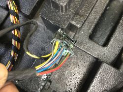 BMW E61 525 2004: Brakujące elementy w bagażniku, kompatybilność kompresora z X5