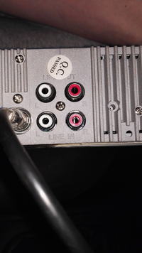 Jak podłączyć jacka do wejścia LINE IN w radiu samochodowym?