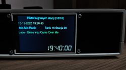 Internet radio display showing station playback history and current time