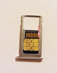 Dwie karty SIM oraz karta microSD w slocie "hybrid dual SIM" Dwie karty SIM oraz karta microSD w slocie "hybrid dual SIM"