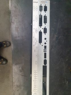 Serwowzmacniacz ACD AC0610S03.00: Podłączenie zasilania, opis złącz oraz potrzeba manuala