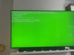Zielony ekran telewizora z komunikatem błędu o problemie z oprogramowaniem STB na dekoderze vu+ solo2.