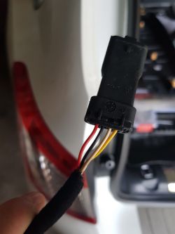 Peugeot 508 SW kamera cofania - piny wtyczki kamery