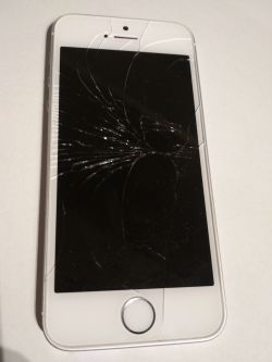 Jak wymienić wyświetlacz w iPhone SE? Jak wymienić wyświetlacz w iPhone SE?