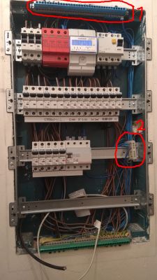 Dołożenie bezpiecznika i podłączenie zasilacza wideodomofonu