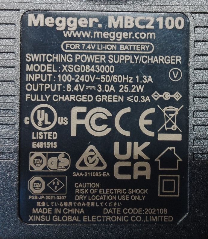 Tabliczka znamionowa ładowarki Megger MBC2100 do akumulatora 7,4 V Li-Ion