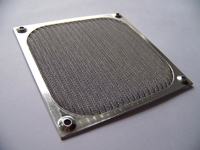 Jak ograniczyć kurz wylatujący z obudowy zasilacza?