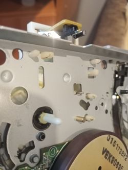 Panasonic NV FJ622 - Rolki wyciągające taśmę z kasety nie wracają i nie oddają 