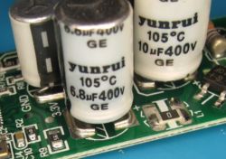 Close-up of Yunrui electrolytic capacitors on a PCB