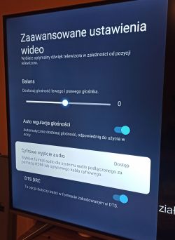 Ekran ustawień zaawansowanych audio na telewizorze TCL.