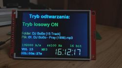 Color screen of ESP32 showing active MP3 random playback mode