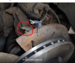 Golf V 2006 - Podłączenie klocków hamulcowych urwane gniazdo.