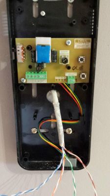 Jak podłączyć domofon Cyfral Smart 5P po zmianie miejsca montażu?