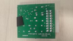 Płytka drukowana sterownika centralnego zamka z 18 pinami.