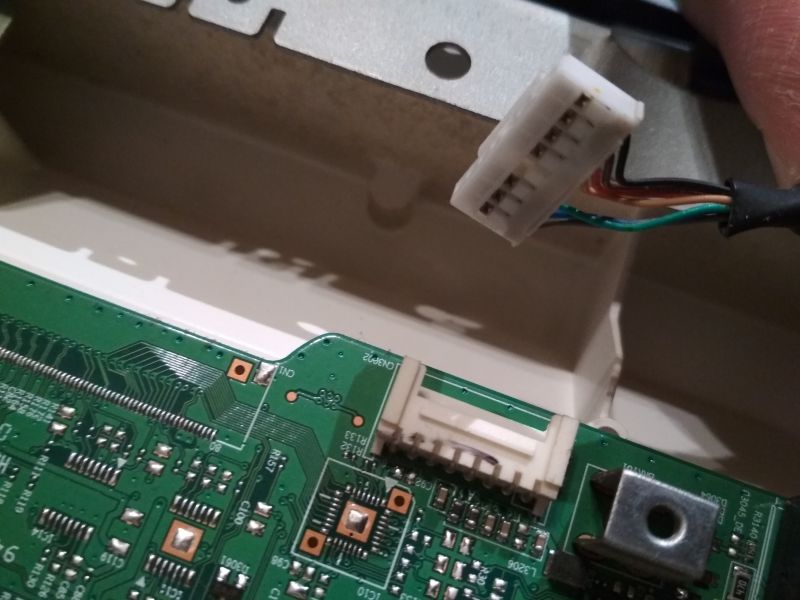 TV Samsung LE32A330J1N samoczynnie wyłącza się i włącza - naprawa