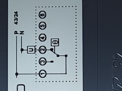 Schemat elektryczny regulatora Afriso TA3 z sześcioma oznaczonymi terminalami