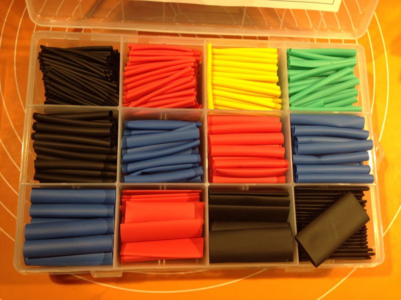 Izolacja - ważny element nawet w konstrukcjach DiY. Zestaw podręczny w pudełku.