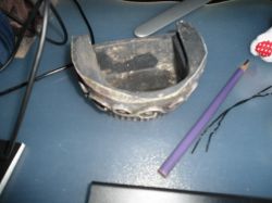 Samsung PS-WTXQ100 - Brzęczenie subwoofera po uderzeniu elementem dekoracji