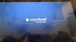 Ekran startowy tabletu Smartbook S9+ Tablet Smartbook S9+ z ekranem startowym i logo „smartbook for smart people”