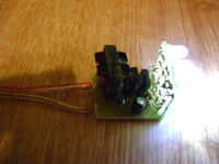 latarka z białym led-em zasilana z baterii 1.2V