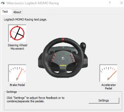 Zrzut ekranu z testowej strony kierownicy Logitech MOMO Racing, pokazujący wskaźniki ruchu kierownicy i pedałów.