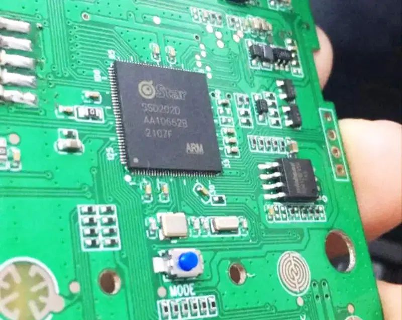 Przenośna konsola do gier z wsparciem dla RetroArch