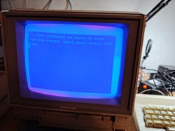 Ekran monitora Commodore 1802 z widocznymi zniekształceniami kolorów na brzegach