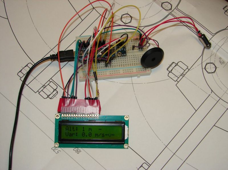 DIY elektroniczny wysokościomierz-wariometr dla spadochroniarzy i paralotniarzy