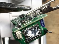 Yeelight GU10 Smart Bulb W1 350lm YLDP004-A - wnętrze, moduł WiFi