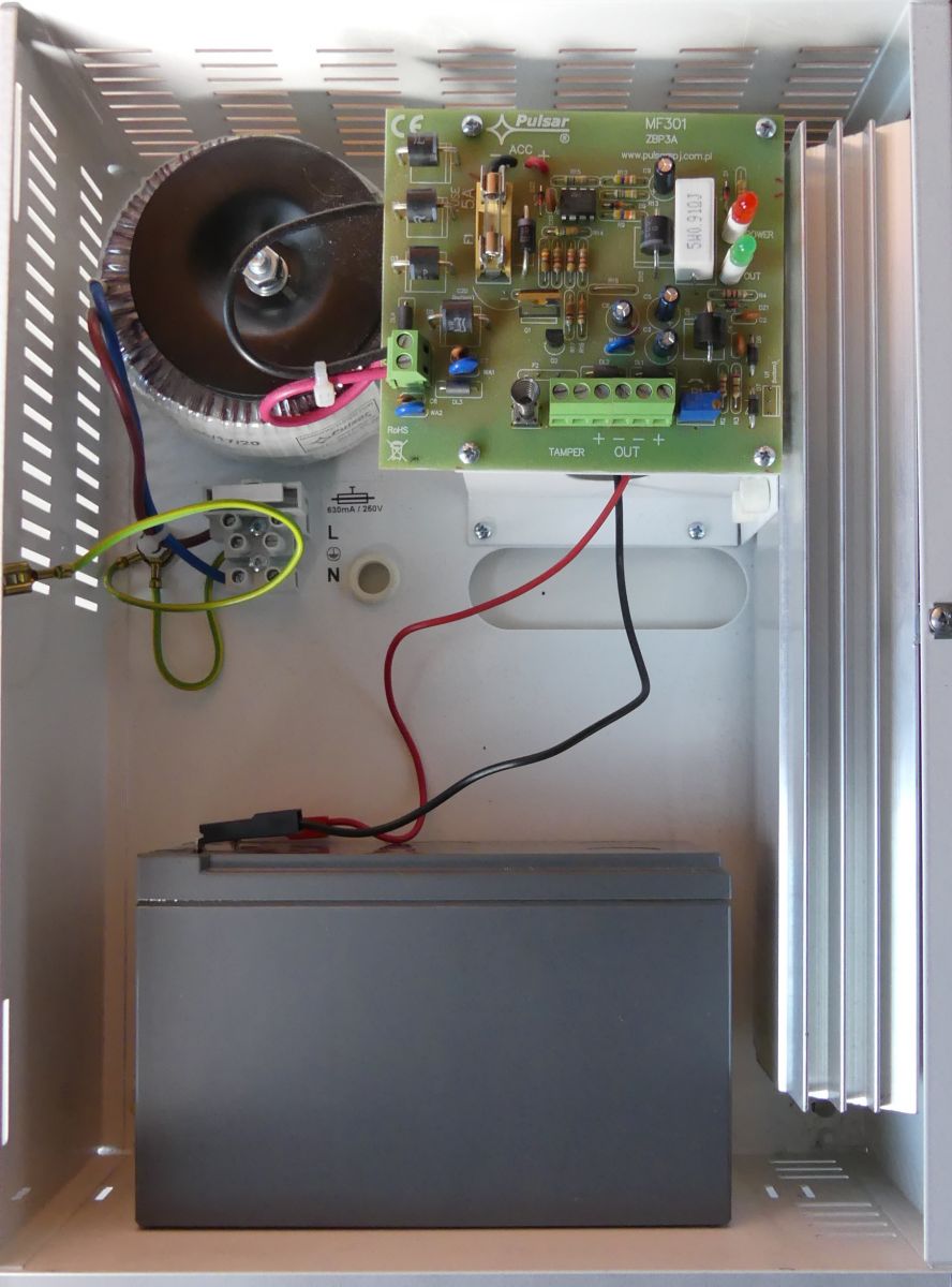 Anページ Wnętrze transformatorowego zasilacza buforowego AWZ300