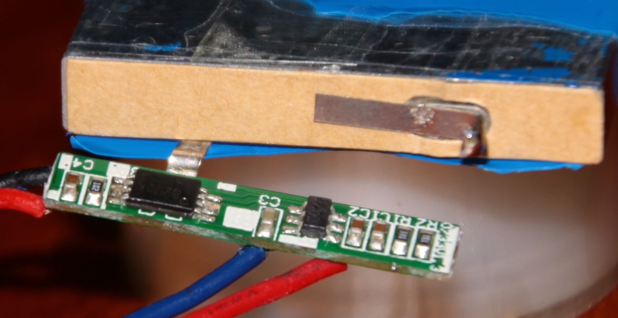 8205A + 3XB3 - Ładowanie akumulatora, jaki to element?