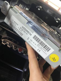 Moduł PSA RCC A1 zbliżenie w ręku osoby