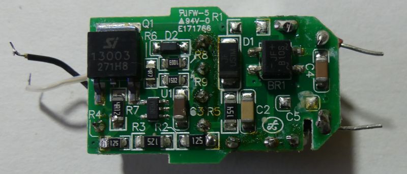 Wnętrze uszkodzonego LED GU10 4W 230V Wnętrze uszkodzonego LED GU10 4W 230V