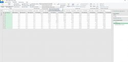 Zrzut ekranu przedstawiający interfejs edytora Power Query w programie Excel z tabelą zawierającą dane liczbowe.
