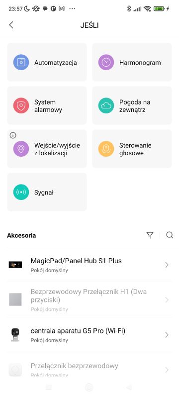 Interfejs aplikacji do zarządzania inteligentnym domem z opcjami automatyzacji i urządzeniami