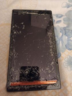 Czy można uruchomić tablet że zbitym wyświetlaczem?