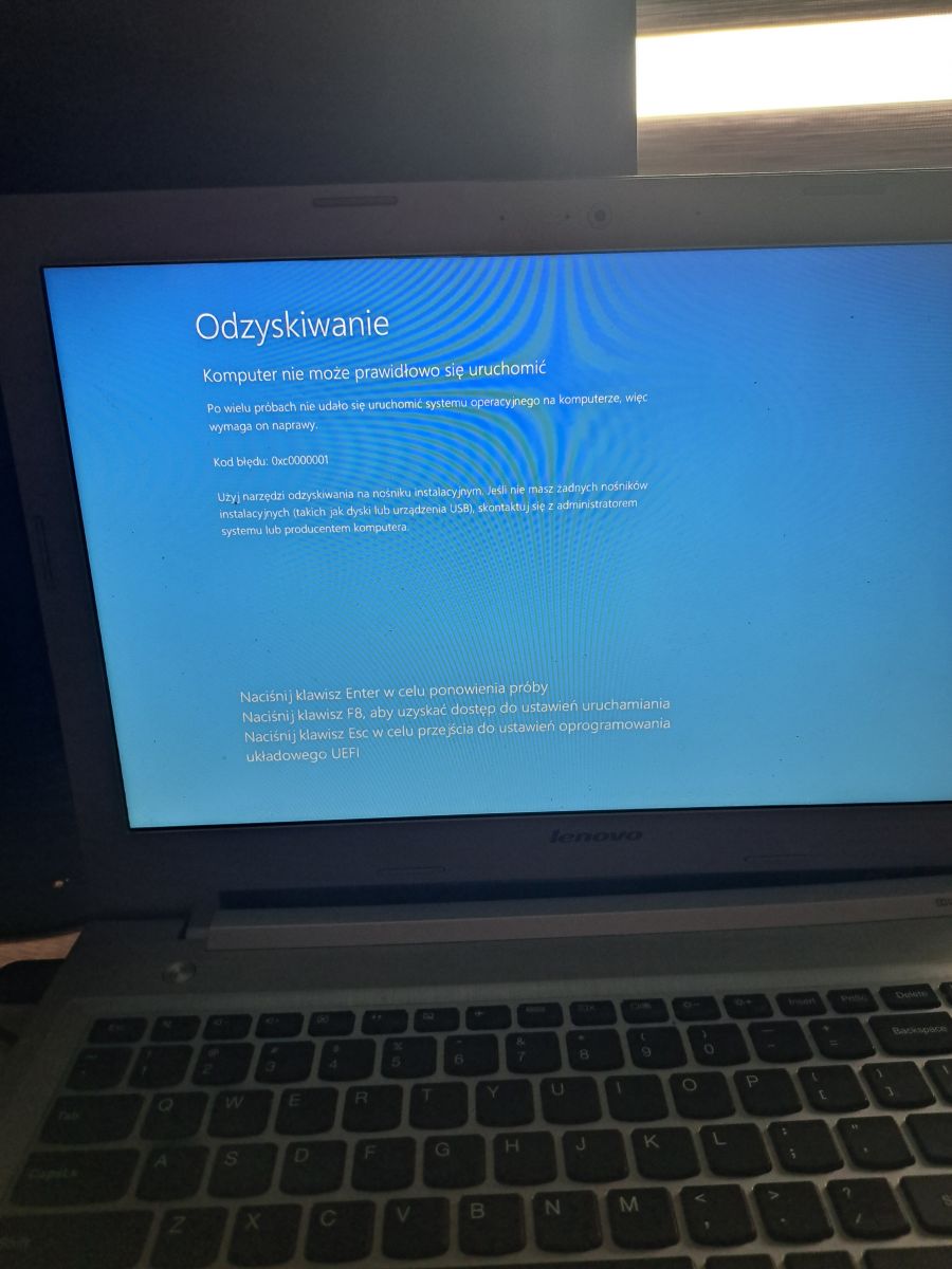 Lenovo Z50-70 nie uruchamia się bez kabla, miga dioda baterii, błąd ...