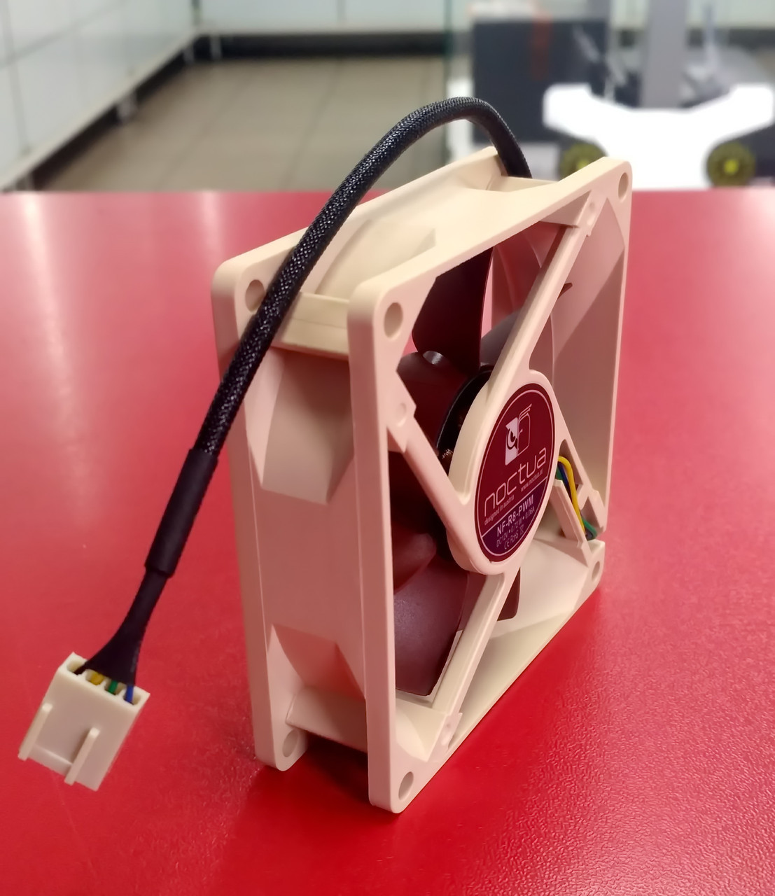 [Rozwiązano] Wentylator Noctua NF-R8 Redux 1200, fabryczna szpara obudowy?